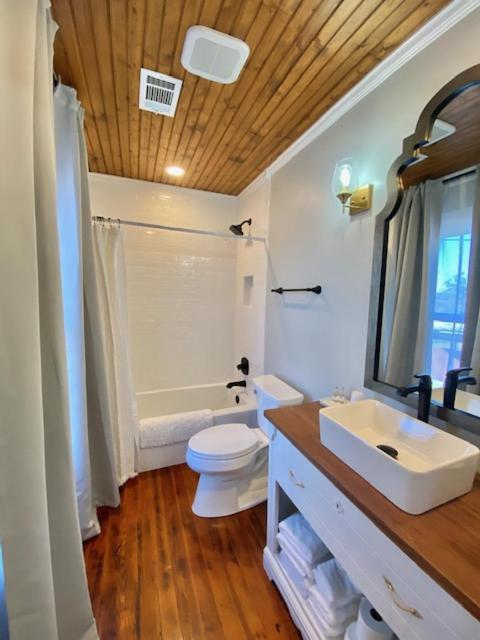 Dabbs Hotel Llano Buitenkant foto